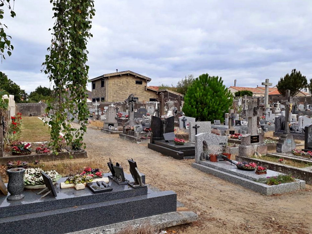 Les Moutiers-en-Retz Communal Cemetery