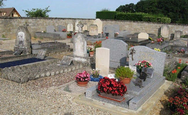 Les Ormes Communal Cemetery