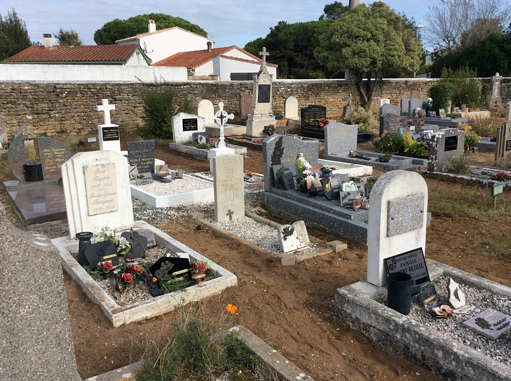 Les Portes Communal Cemetery