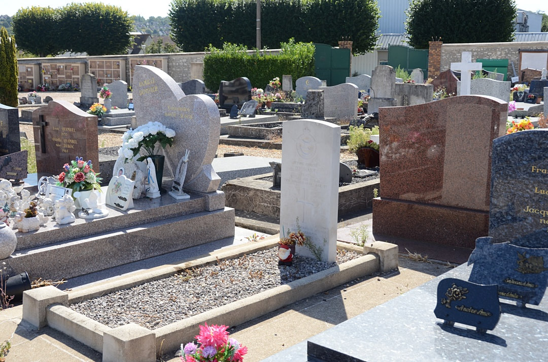 Mantes-la-Ville Communal Cemetery