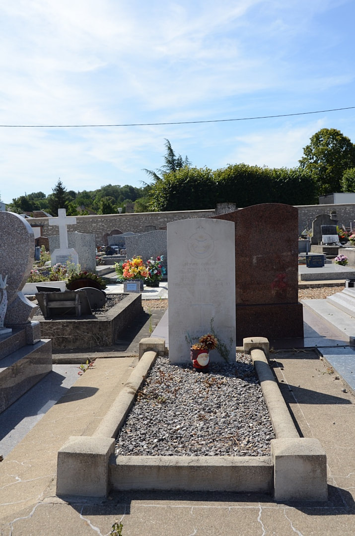 Mantes-la-Ville Communal Cemetery
