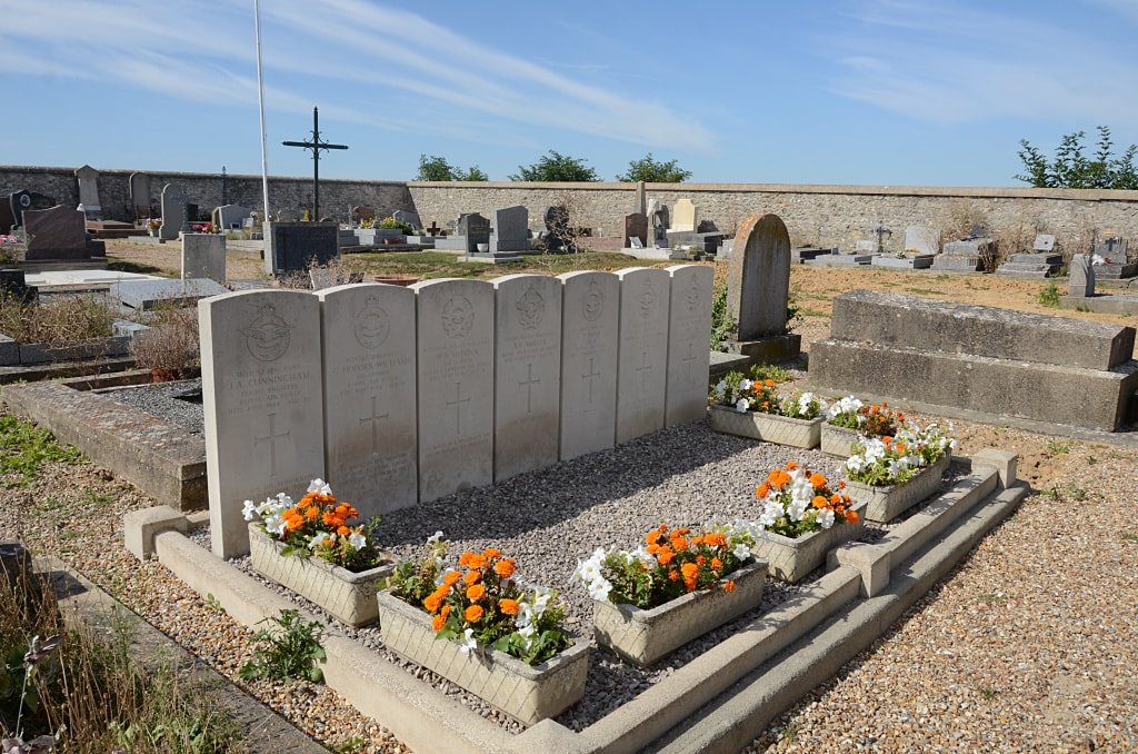 Mareil-le-Guyon Communal Cemetery