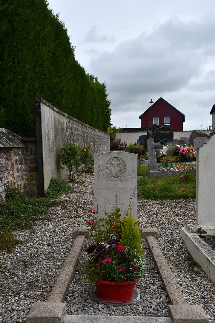 Mesnières-en-Bray Communal Cemetery