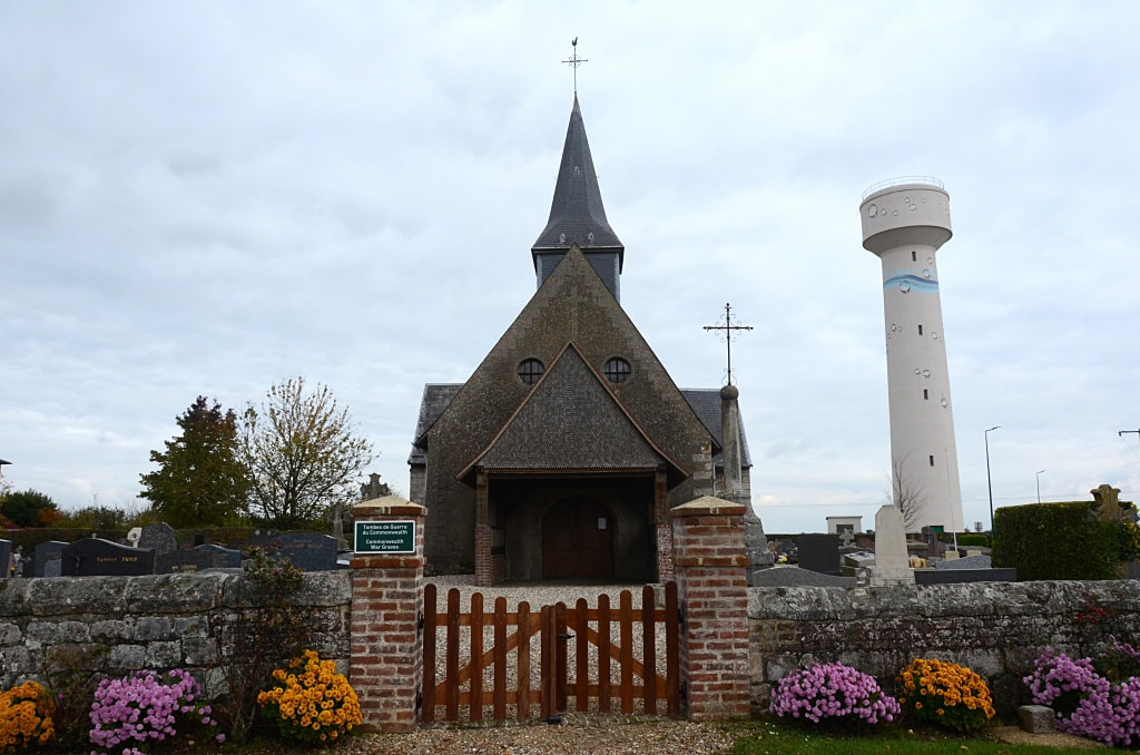 Morgny-la-Pommeraye Churchyard