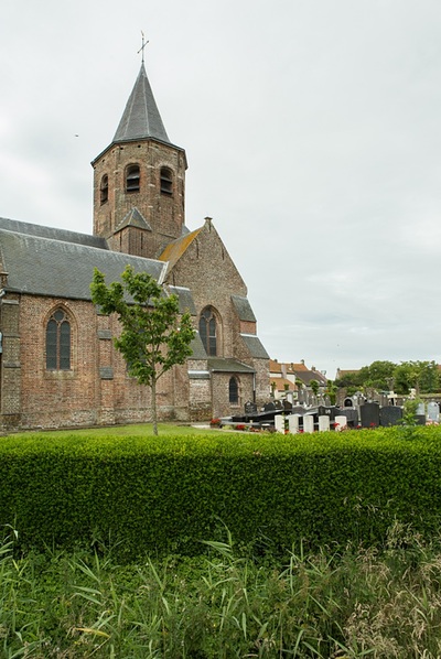 Nieuwmunster Churchyard 