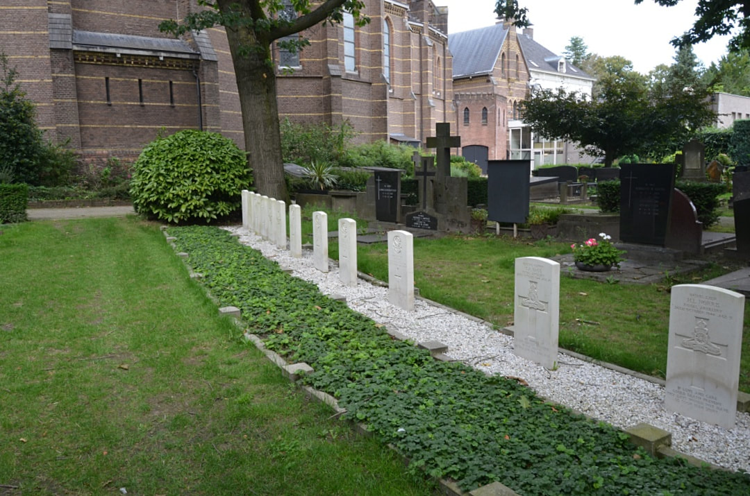 Oisterwijk (St. Peter) Roman Catholic Churchyard