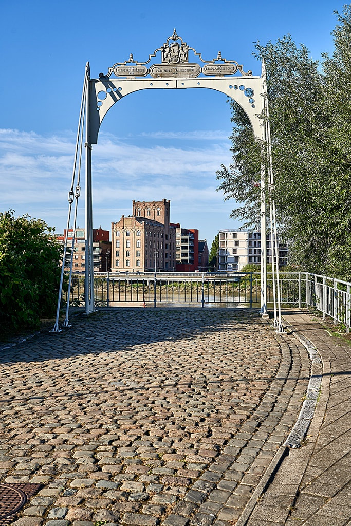 The Gate is near the river Rupel where the tanks crossed the river in the small vilage "Klein Willebroek"  
the bridge no longer exists but the gate is a reminder of where the bridge used to be.