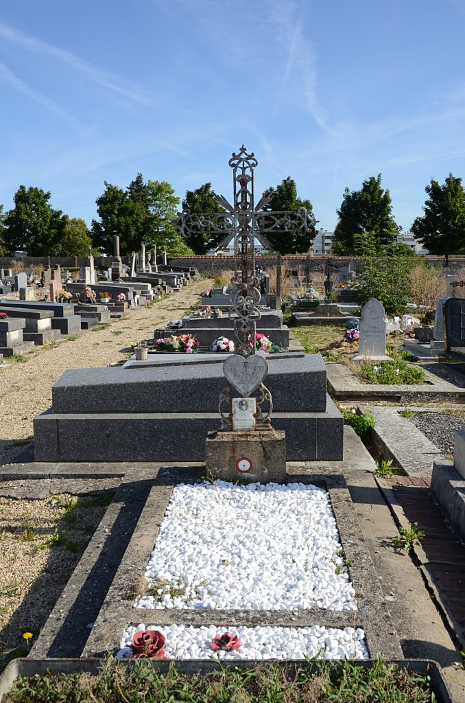 Plaisir Communal Cemetery