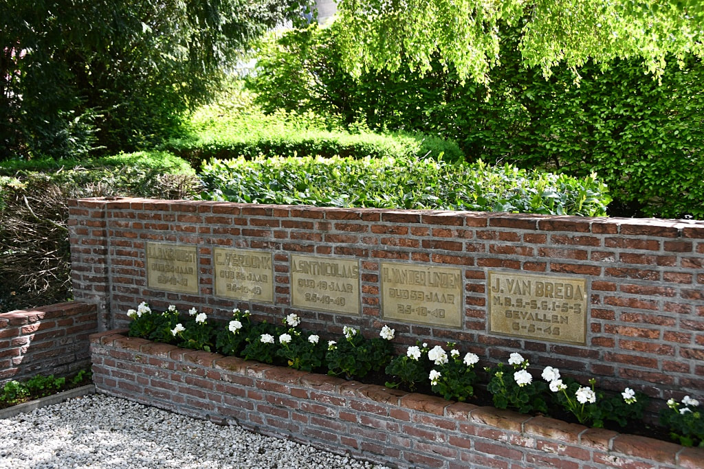 's Gravendeel (Kerkstraat) General Cemetery