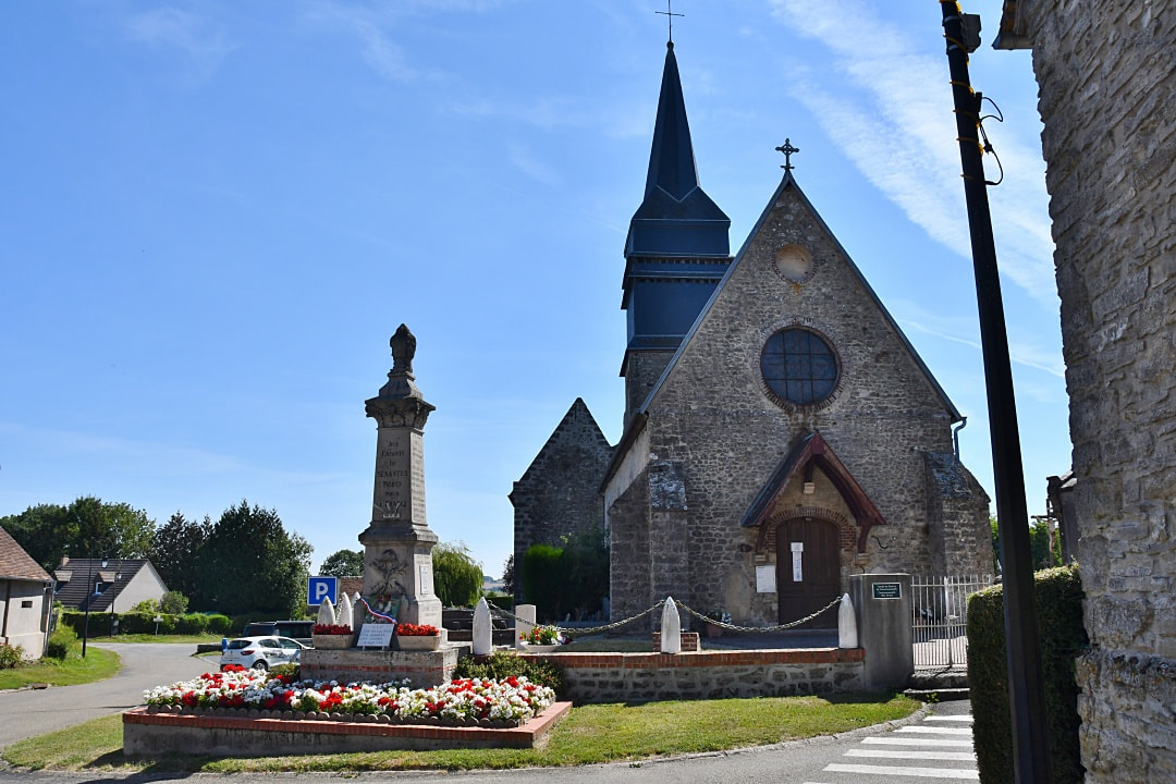 Senantes Churchyard