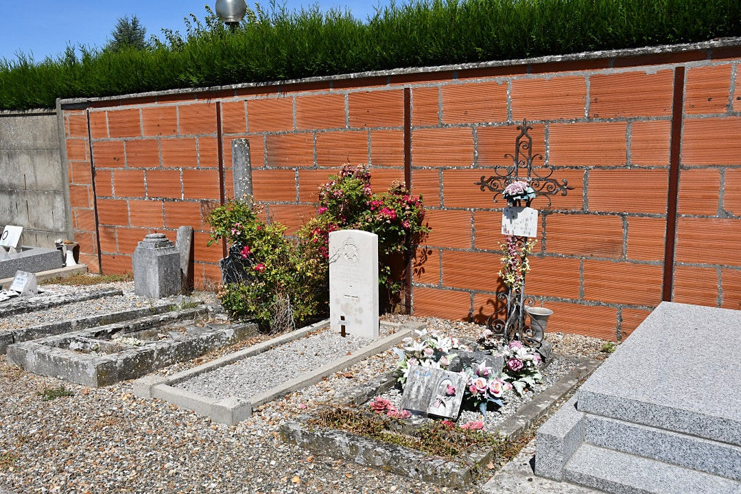 Sérifontaine Communal Cemetery