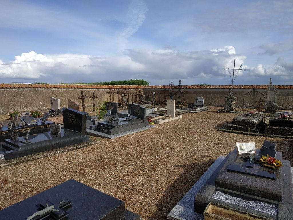 St. Cloud-en-Dunois Communal Cemetery