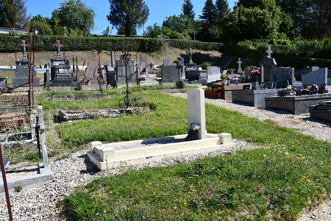 St. Samson-la-Poterie Communal Cemetery