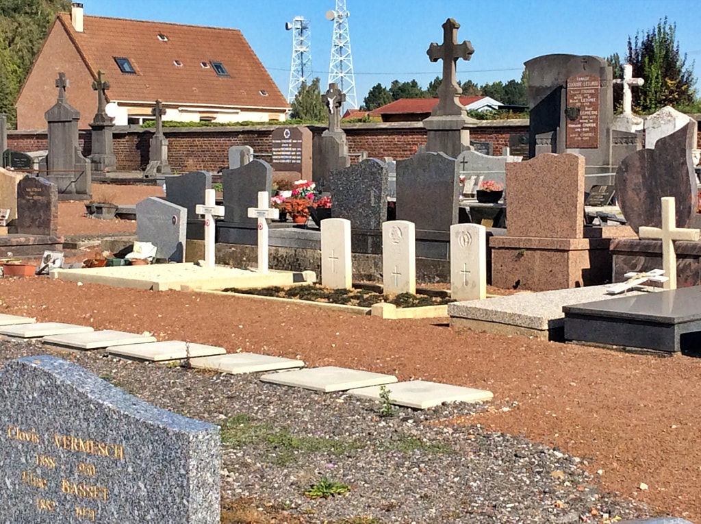 Thélus Communal Cemetery