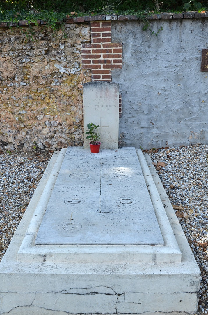 ​Tillières-sur-Avre Communal Cemetery