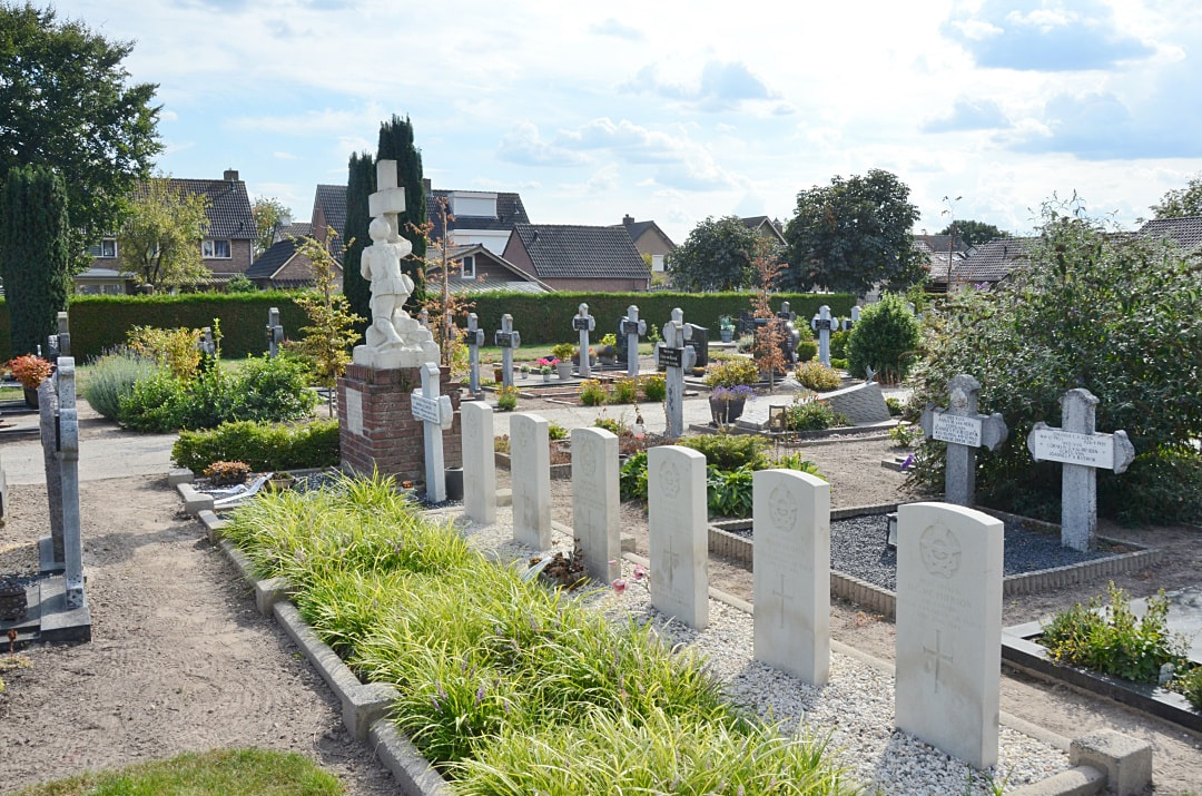 Udenhout (Biezenmortel) Roman Catholic Cemetery 
