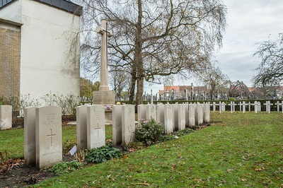 Veurne Communal Cemetery Extension