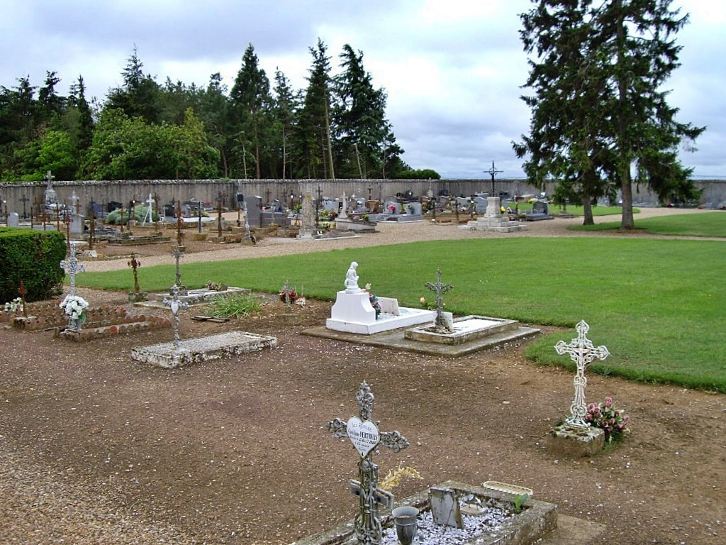 Villampuy Communal Cemetery