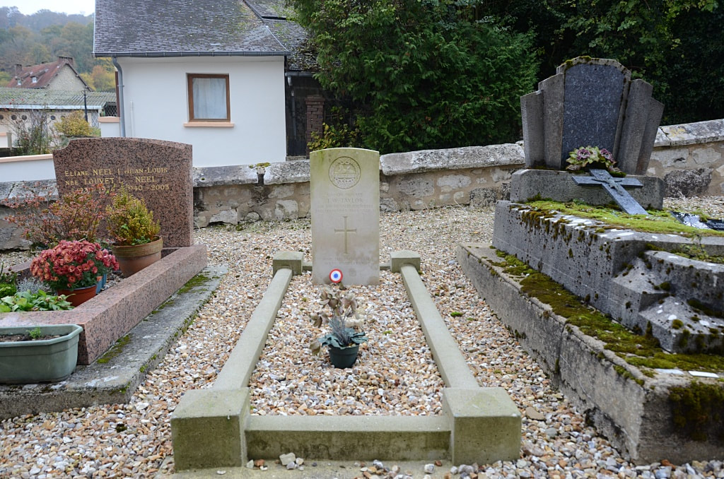 Villequier Churchyard