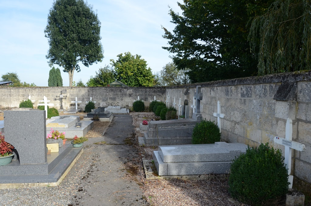 Vivières Communal Cemetery
