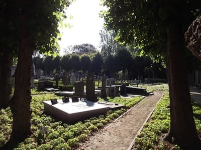 Wulveringem Churchyard 