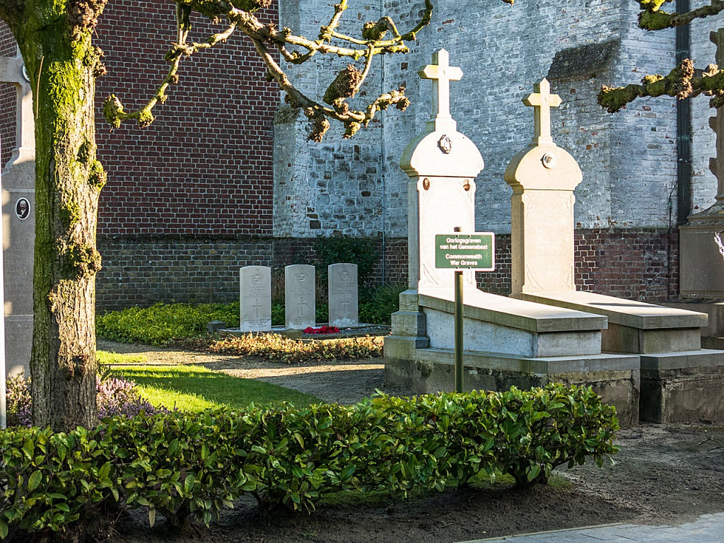 Zedelgem Churchyard 